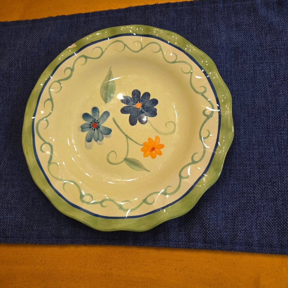 Lovely, classic vintage Pfaltzgraff lunch/salad plates